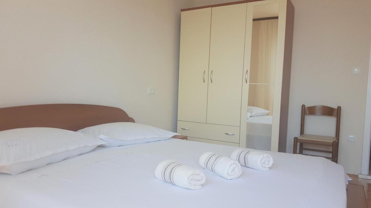Adriatic Beach Suites Omiš Esterno foto