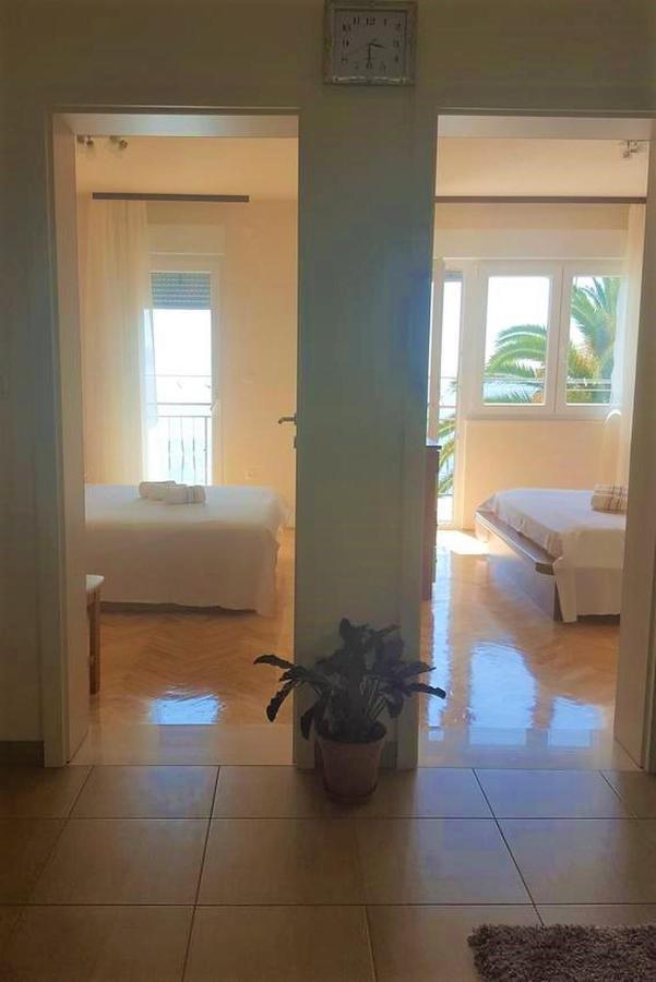 Adriatic Beach Suites Omiš Esterno foto