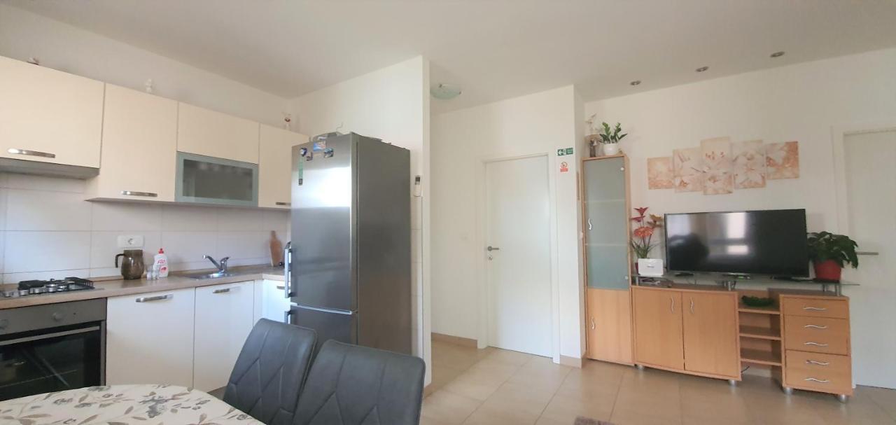 Adriatic Beach Suites Omiš Esterno foto