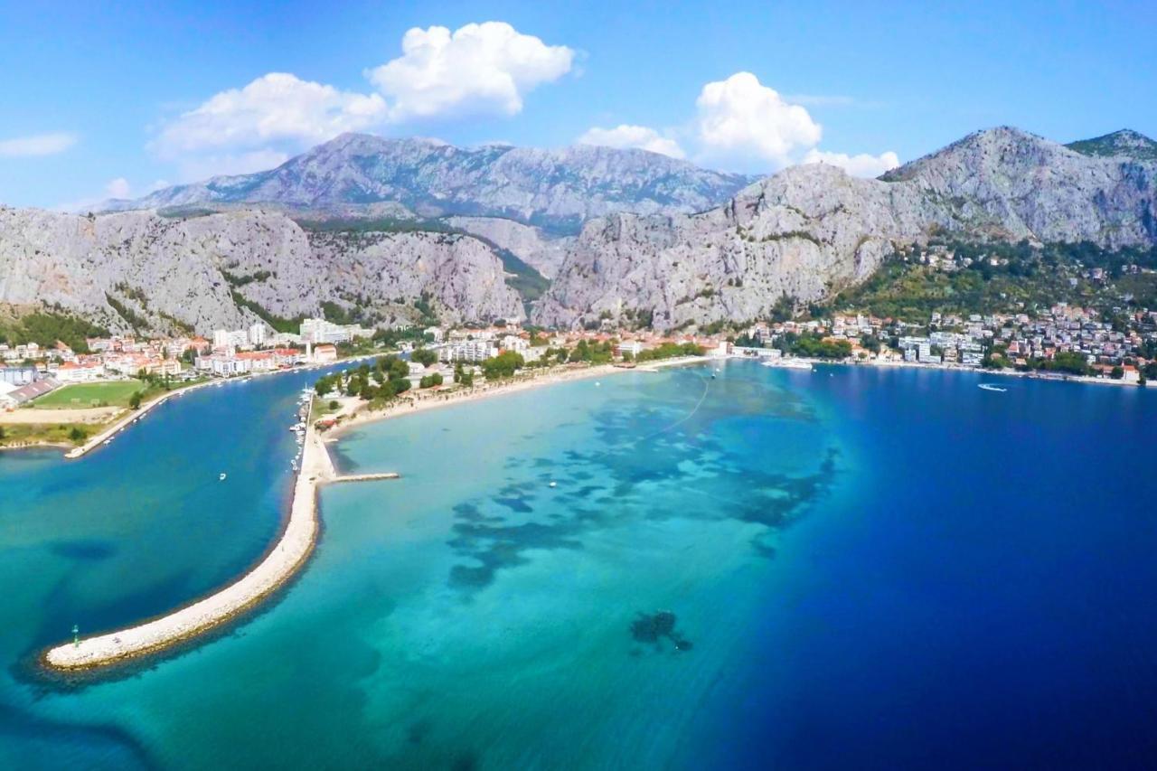 Adriatic Beach Suites Omiš Esterno foto