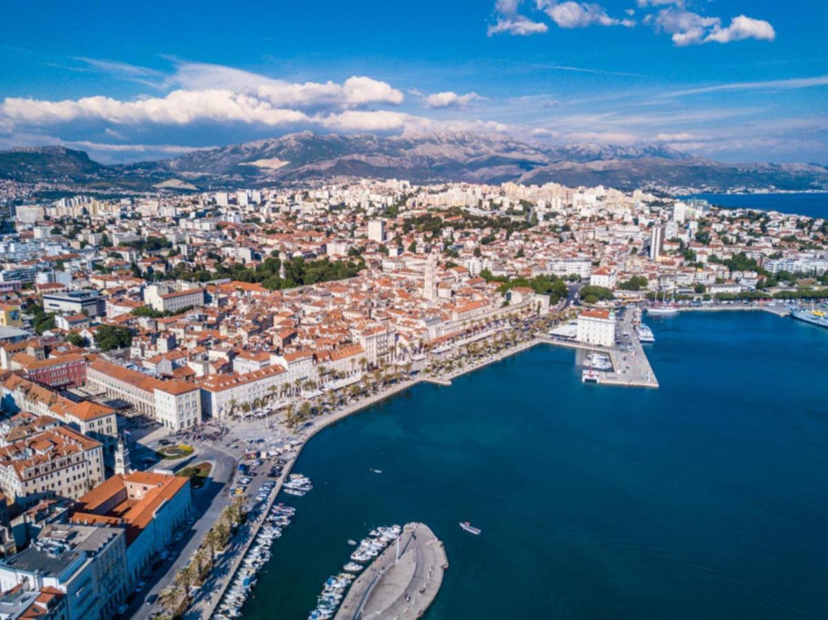 Adriatic Beach Suites Omiš Esterno foto