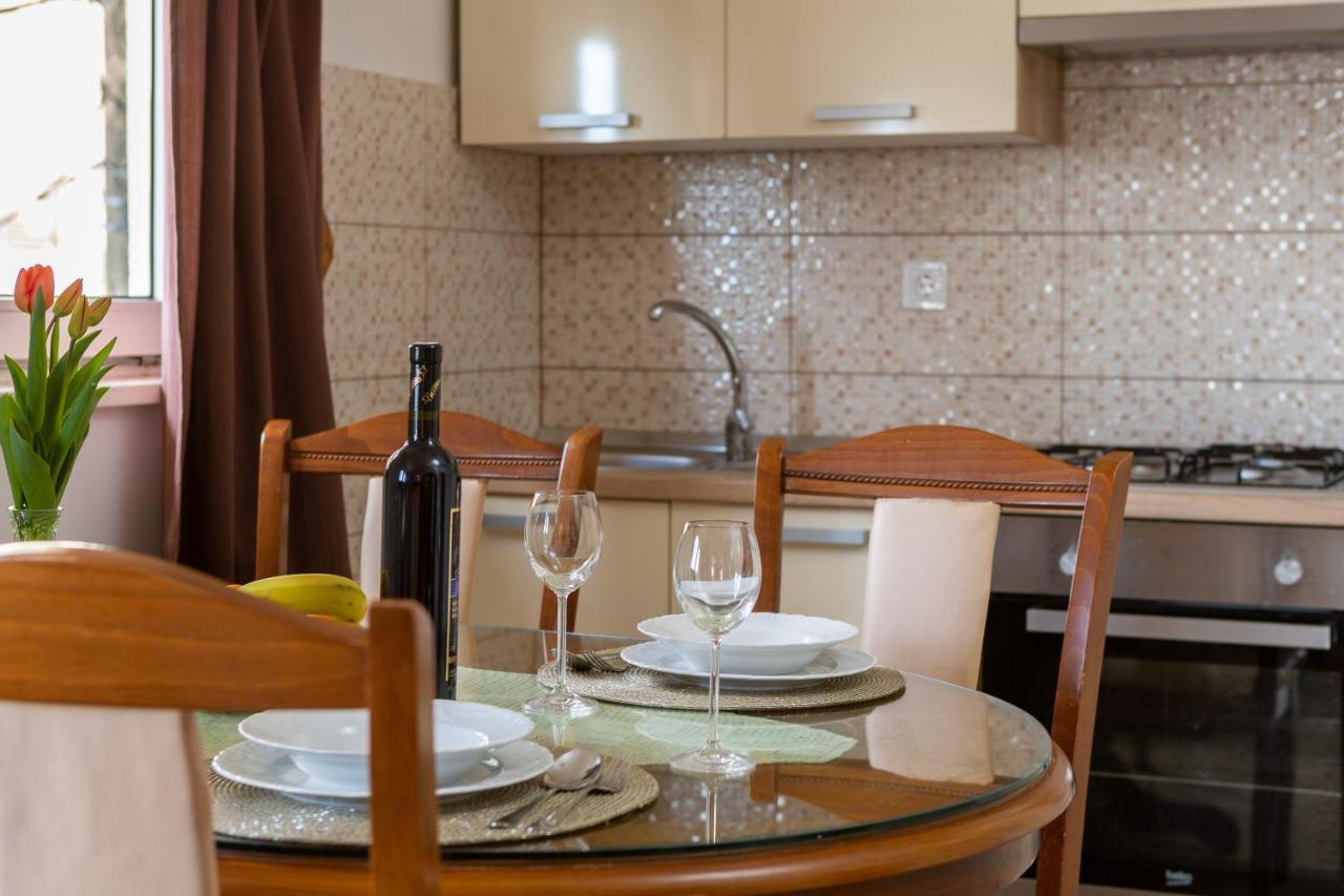 Adriatic Beach Suites Omiš Esterno foto
