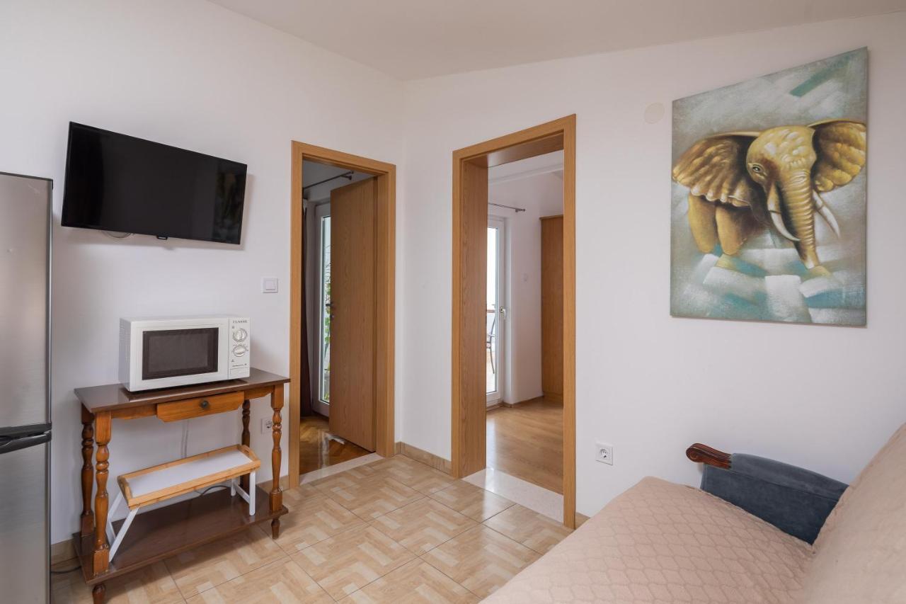 Adriatic Beach Suites Omiš Esterno foto