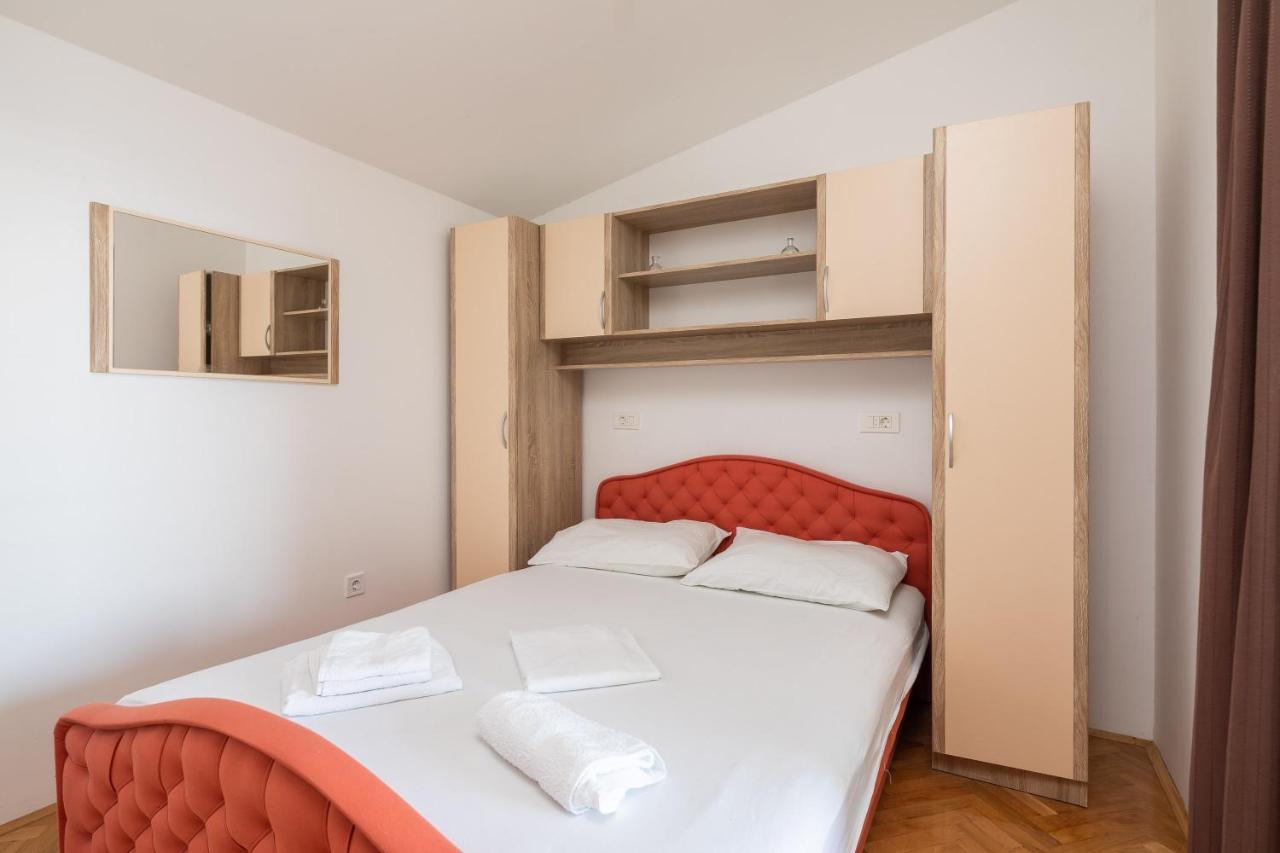 Adriatic Beach Suites Omiš Esterno foto