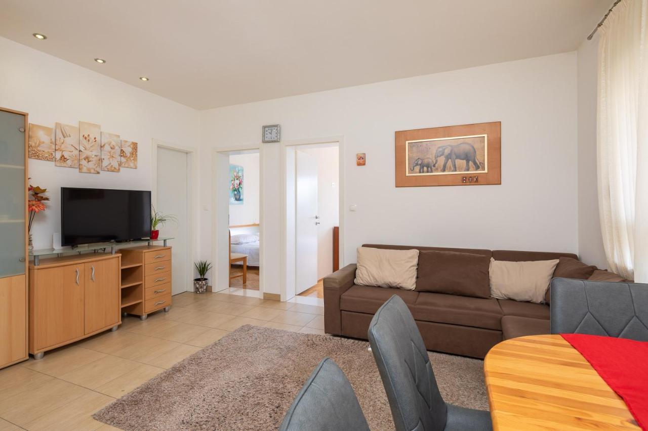 Adriatic Beach Suites Omiš Esterno foto