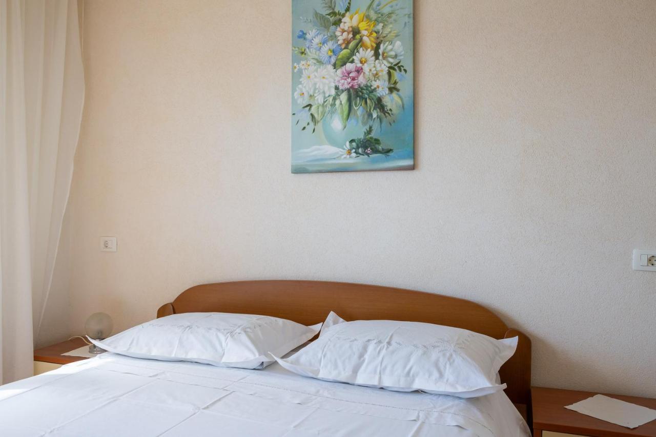 Adriatic Beach Suites Omiš Esterno foto